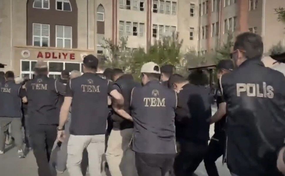 DEAŞ Operasyonunda Ters Kelepçe Görüntülerine Soruşturma