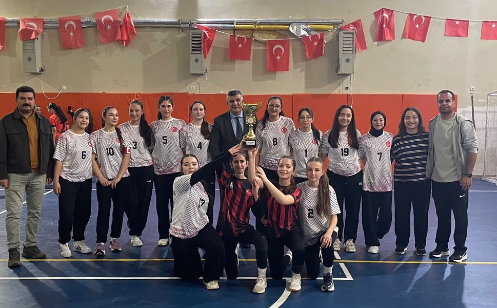 Afşin Anadolu Lisesi Voleybolda İlçe Şampiyonu Oldu
