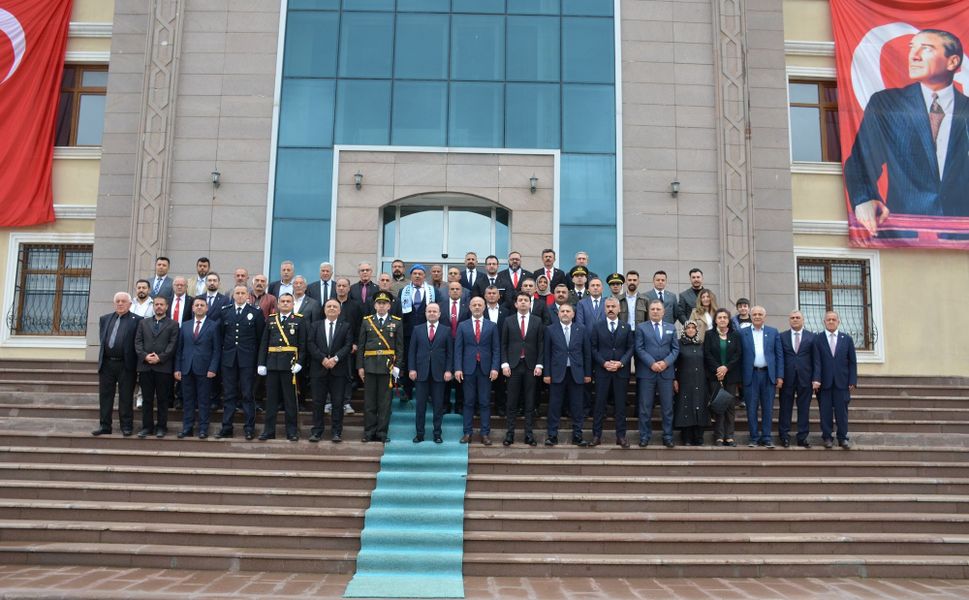 Afşin’de 29 Ekim Cumhuriyet Bayramı Tebrikleri Kaymakamlıkta Kabul Edildi