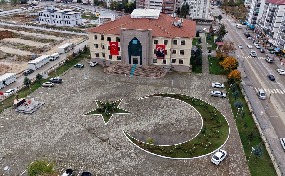 Afşin’de Cadde ve Sokaklar Türk Bayraklarıyla Donatıldı
