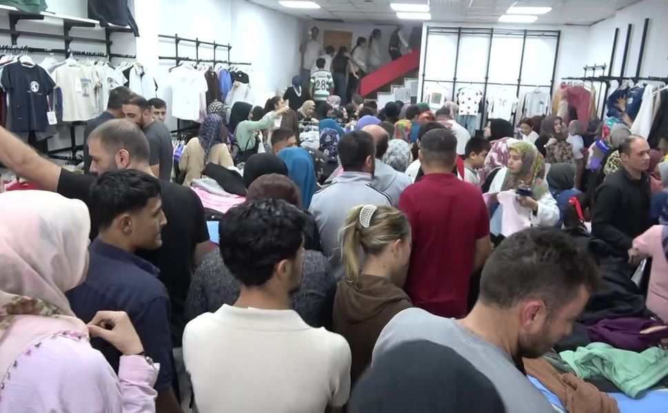 Giyim Mağazasında 100 TL İndirimi İzdihama Neden Oldu