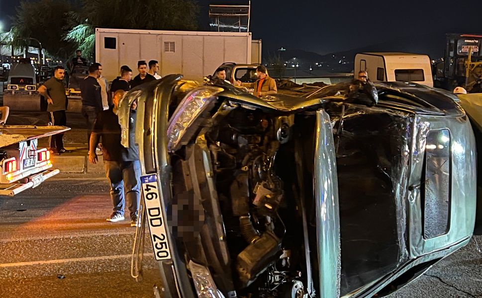 Otomobil Ağaca Çarpıp Takla Attı: 3 Yaralı