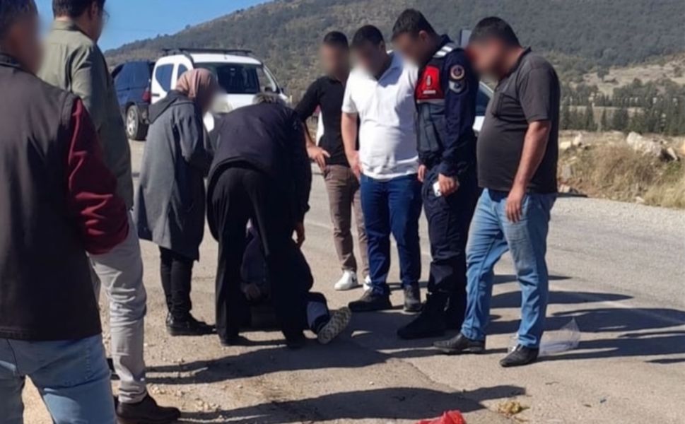 Otomobil Elektrikli Bisiklete Çarptı: 1’i Ağır 2 Yaralı