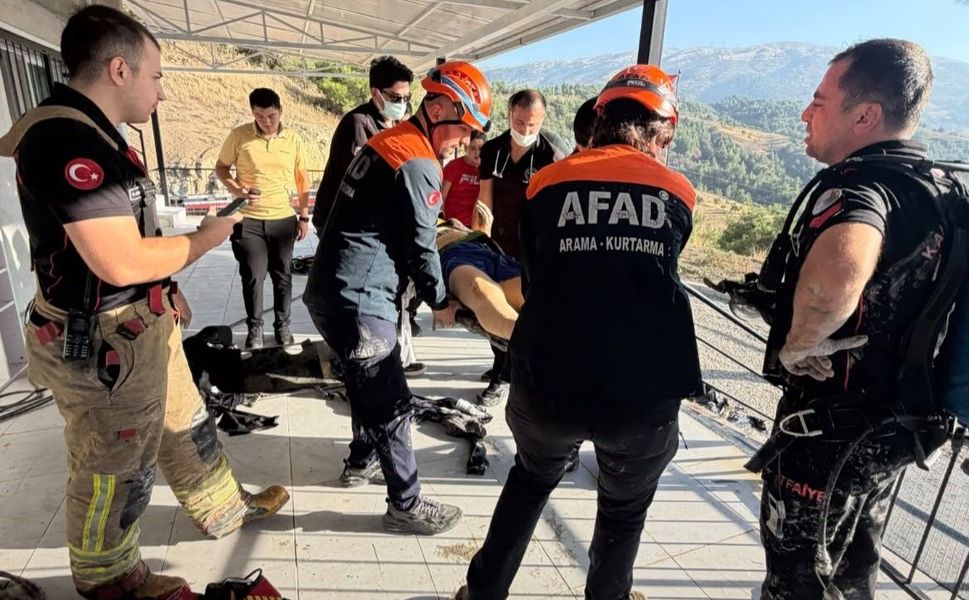 Su Kuyusuna Düşen 2 Kişi Kurtarıldı