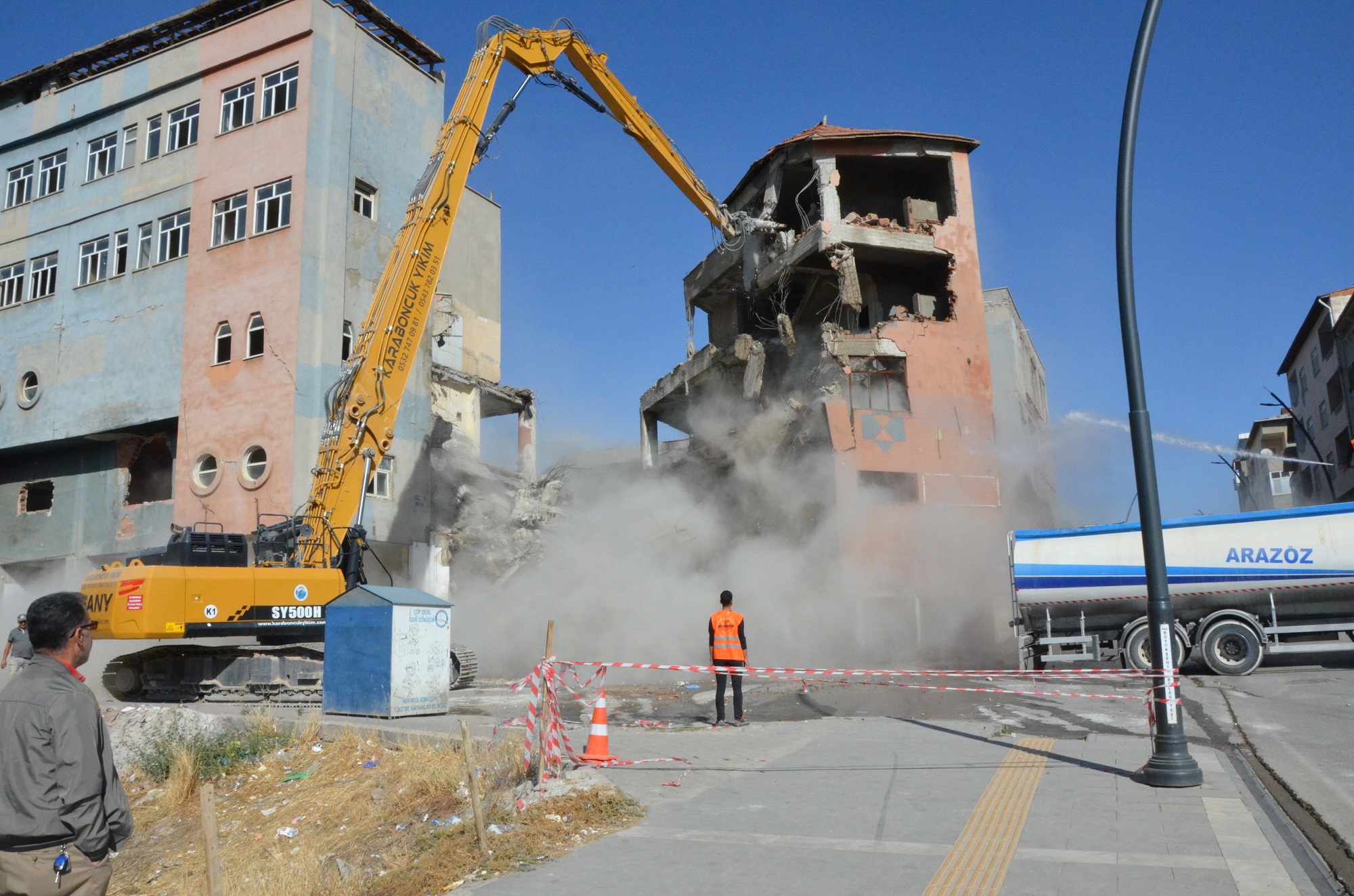 Yediler iş merkezi yıkılıyor (5)