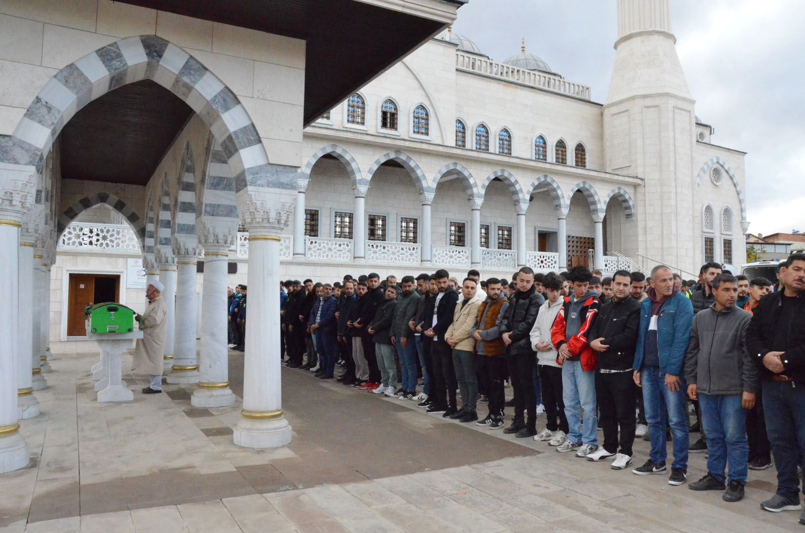 Batuhan, gözyaşları içinde son yolculuğuna uğurlandı (10) (Large)-1