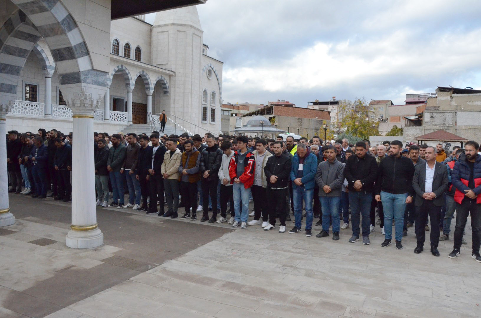 Batuhan, gözyaşları içinde son yolculuğuna uğurlandı (3) (Large)-1