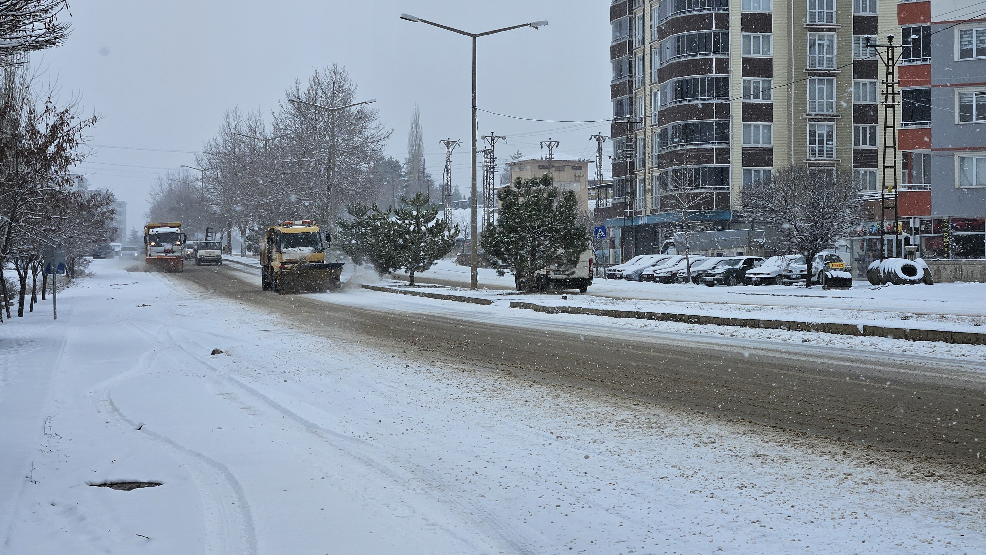 Afşin Belediyesi, Kar Küreme Çalışmalarını Sürdürüyor (1)