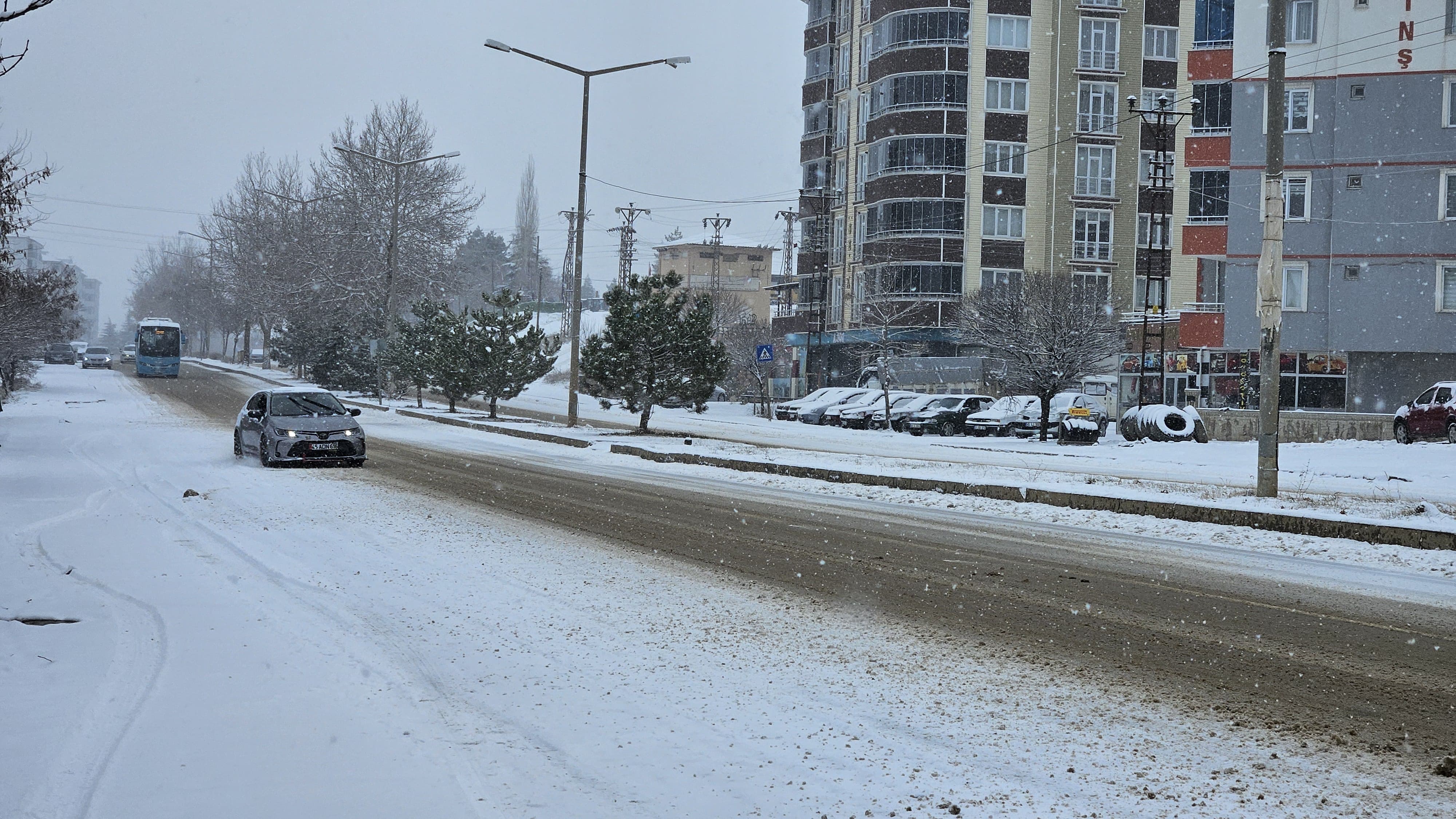 Afşin Belediyesi, Kar Küreme Çalışmalarını Sürdürüyor (4)