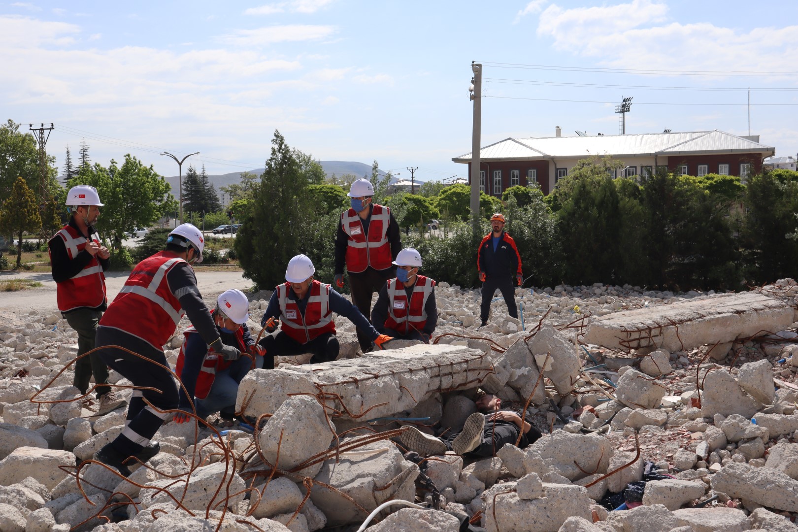 Afşin’de Öğretmenlerden Gerçeği Aratmayan Deprem Tatbikatı (2)