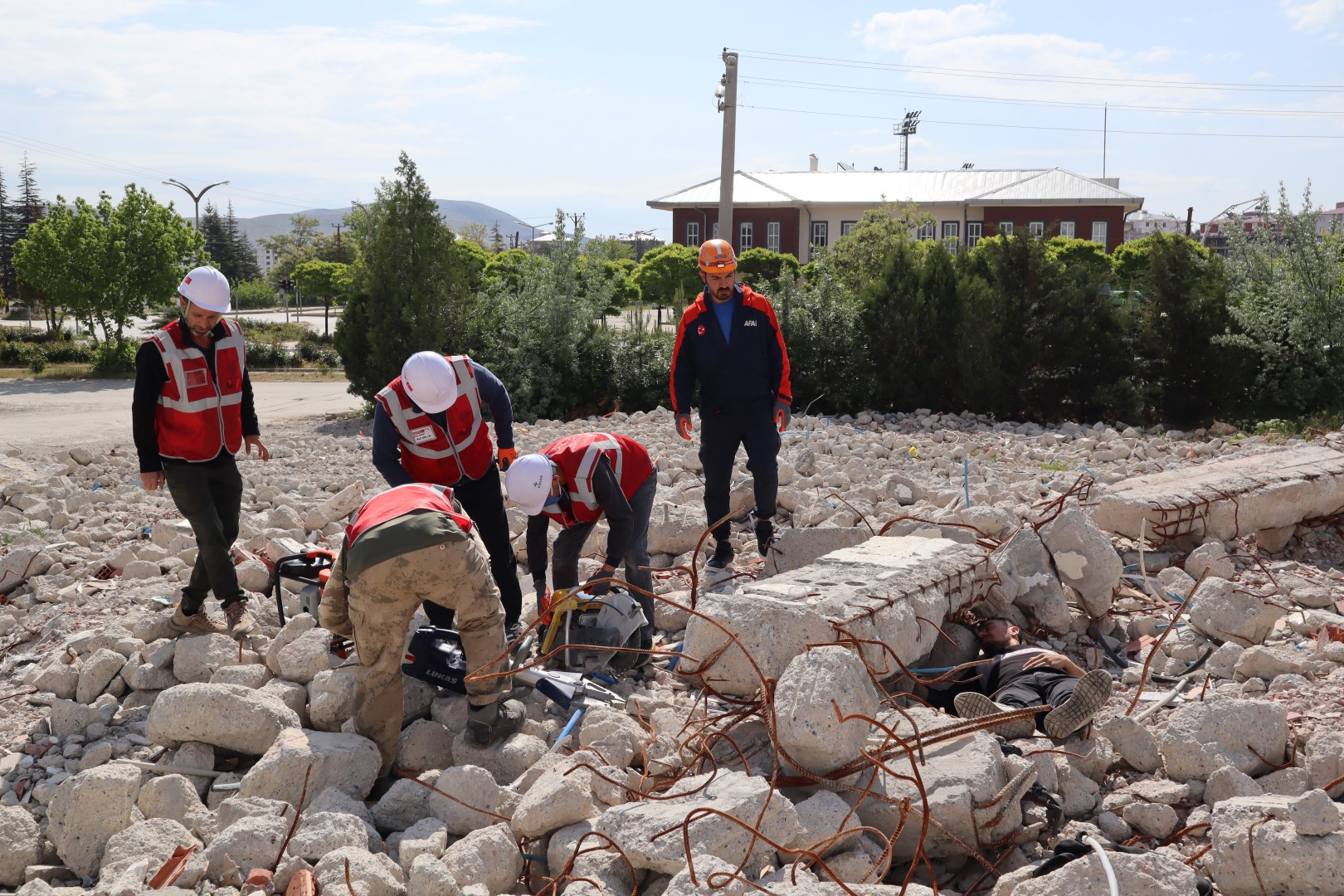 Afşin’de Öğretmenlerden Gerçeği Aratmayan Deprem Tatbikatı (4)