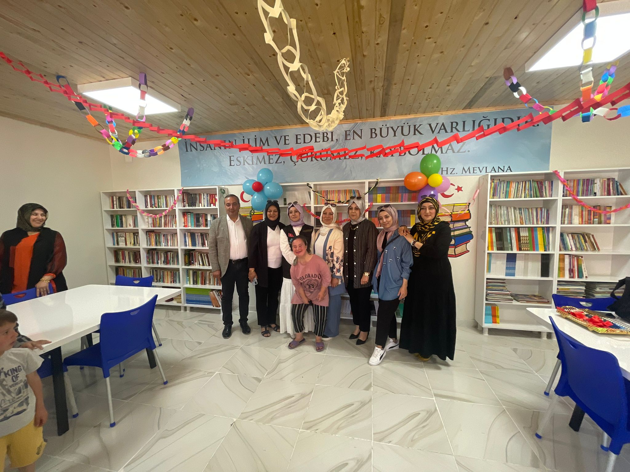 Deprem Şehitleri Adına Kütüphane Açıldı 
