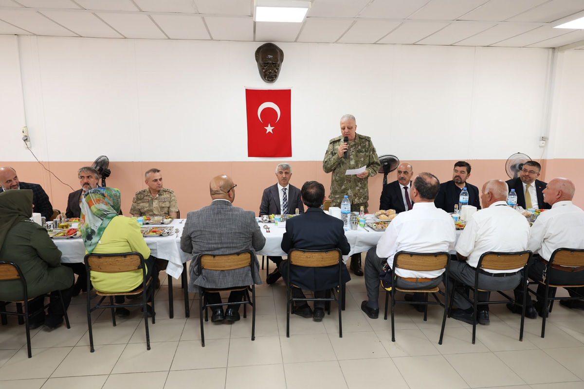 Valimiz Ünlüer, Şehit Aileleri Ve Gazilerimiz İle Bir Araya Geldi