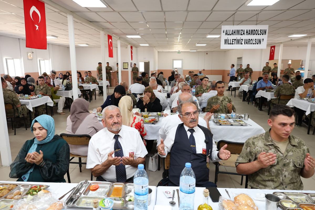 Valimiz Ünlüer, Şehit Aileleri Ve Gazilerimiz İle Bir Araya Geldi(5)