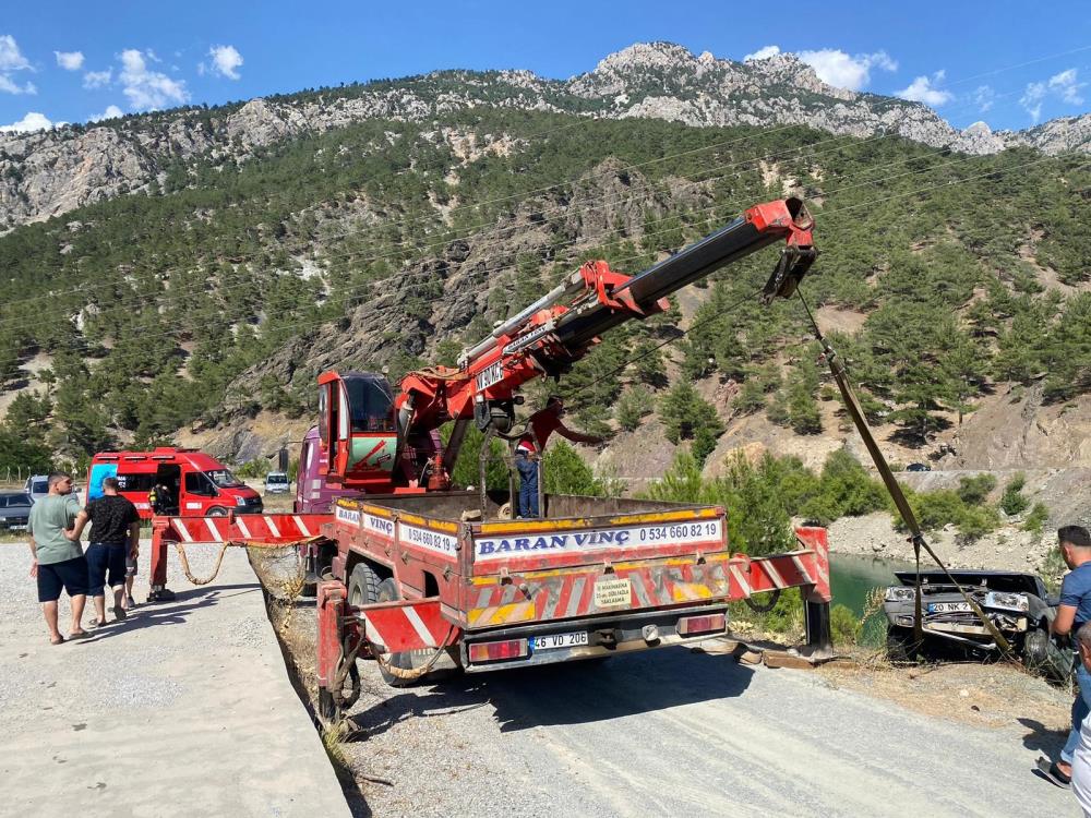 El Freni Çekilmeyen Park Halindeki Otomobil Baraj Gölüne Düştü 2