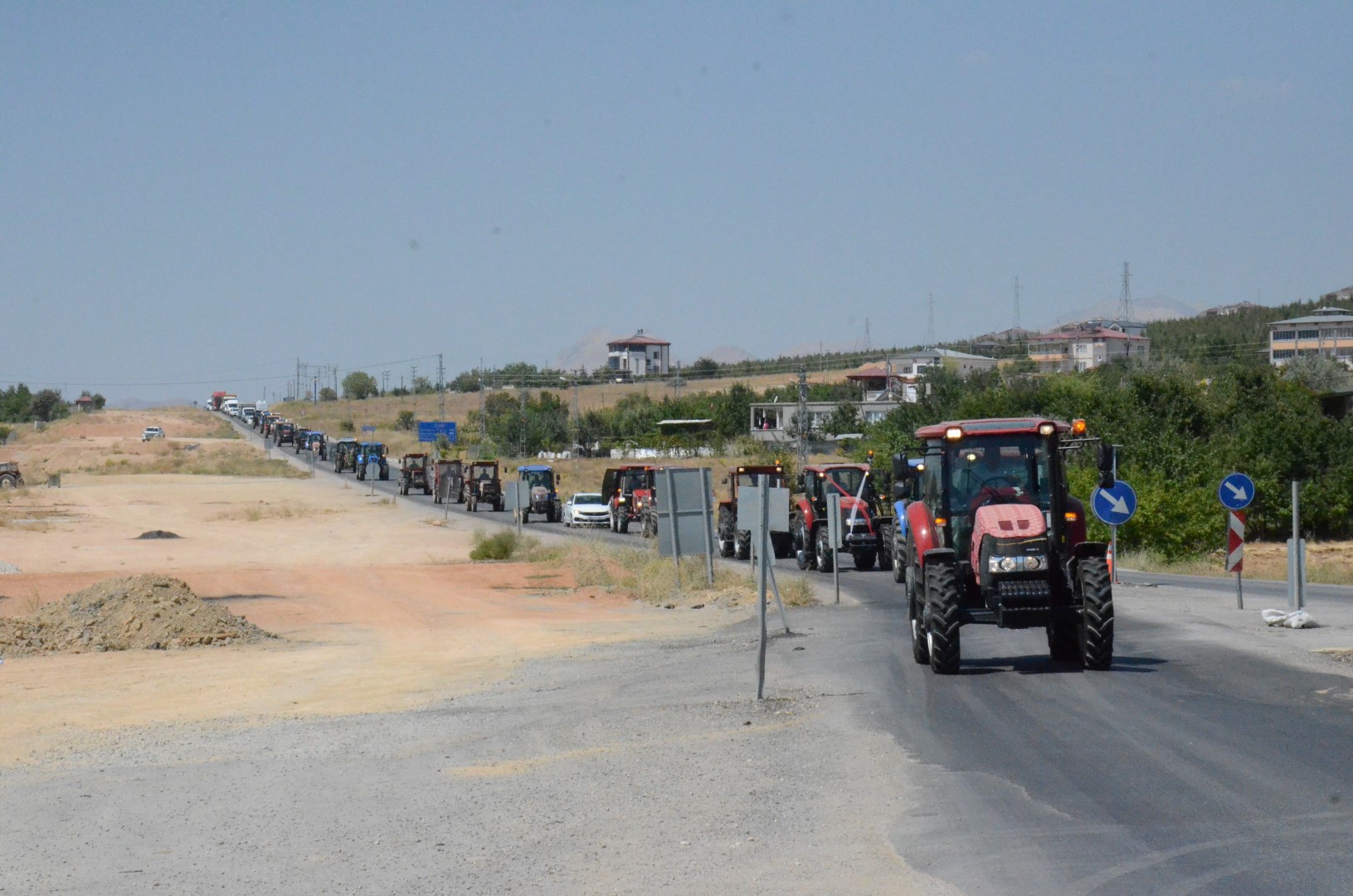 Afşin’de Çiftçiler Traktörleriyle Eylem Yaptı (3)