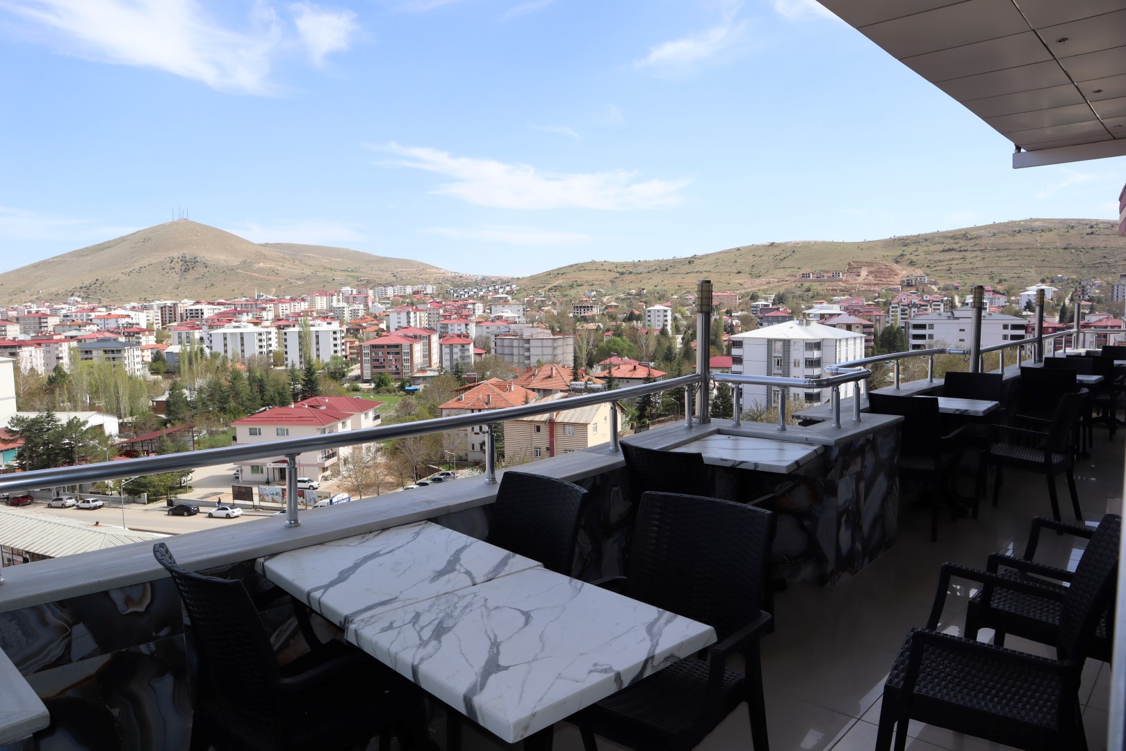 Efsus Royal Otel Teras Cafe’de Canlı Müzik Keyfi Başlıyor (3)