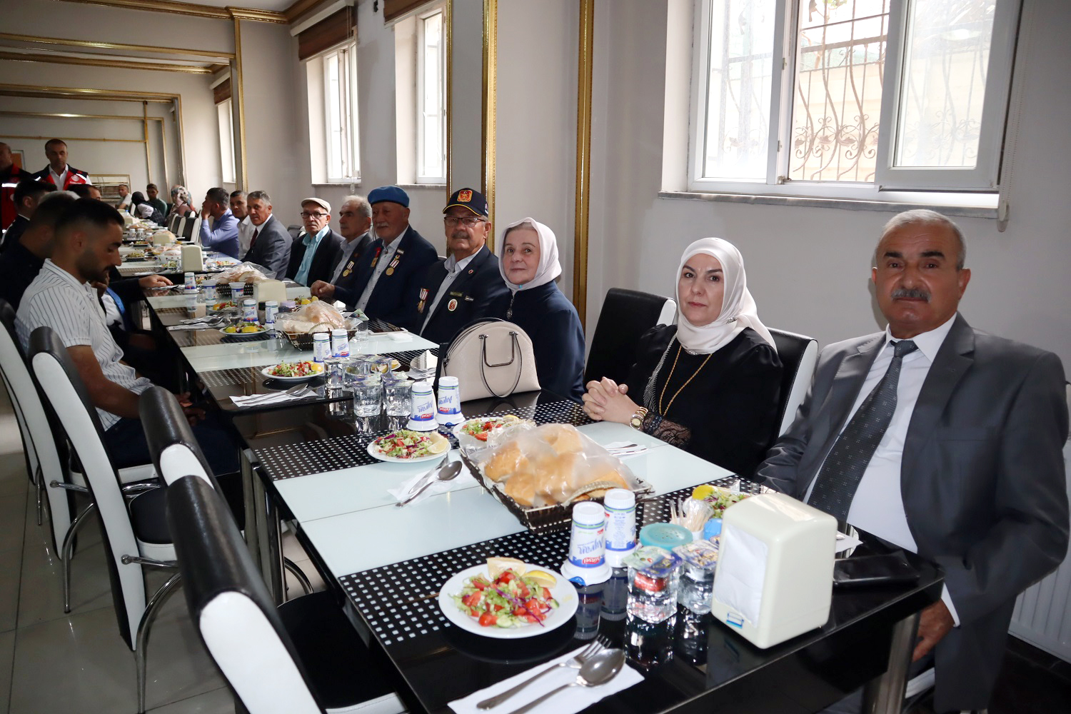 Afşin’de Gazi Ve Şehit Aileleri’nin Onuruna Yemek Programı Düzenlendi (3)