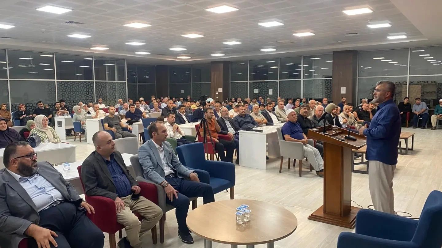 Afşin’de Peygamberimiz Ve Şahsiyet İnşası Konulu Konferans Düzenlendi