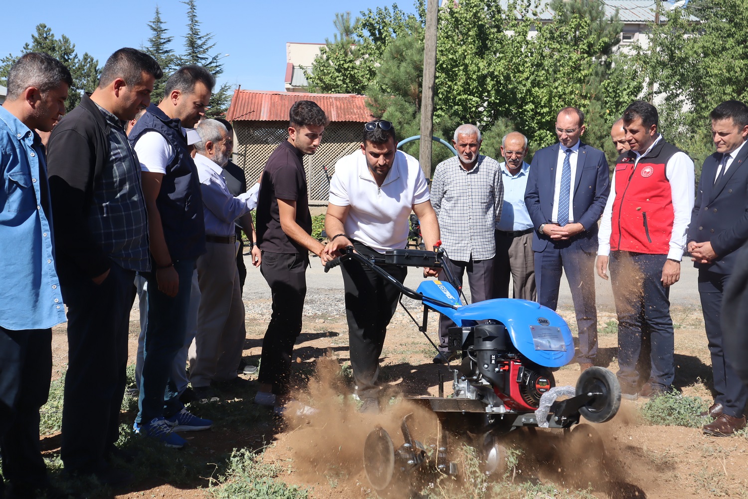 Afşin'de Üreticiye Hibeli Çapa Motoru Dağıtıldı (11)