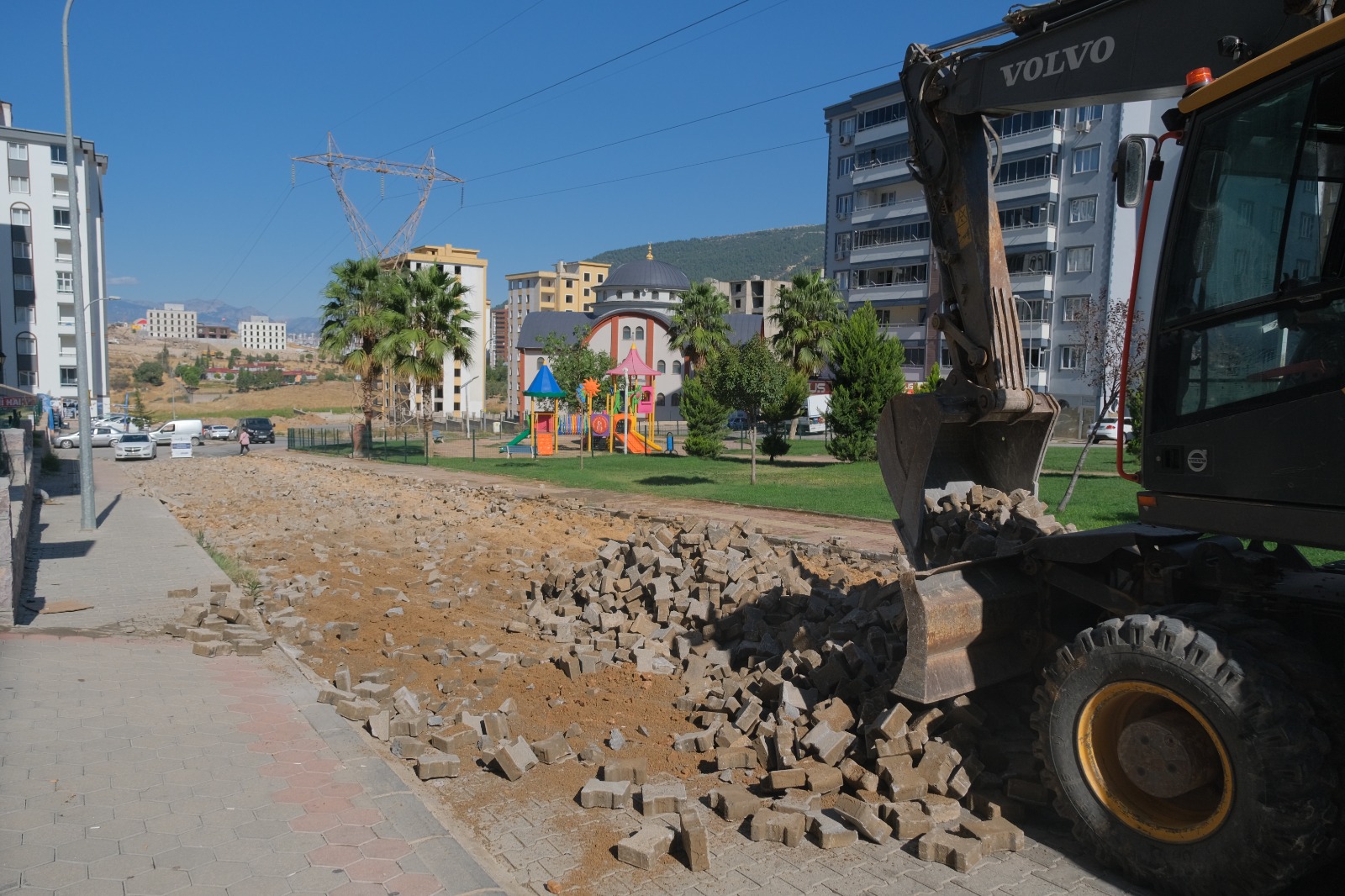 Onikişubat Belediyesi’nden Tekerek Mahallesi’nde Tam Gaz Asfalt Çalışması