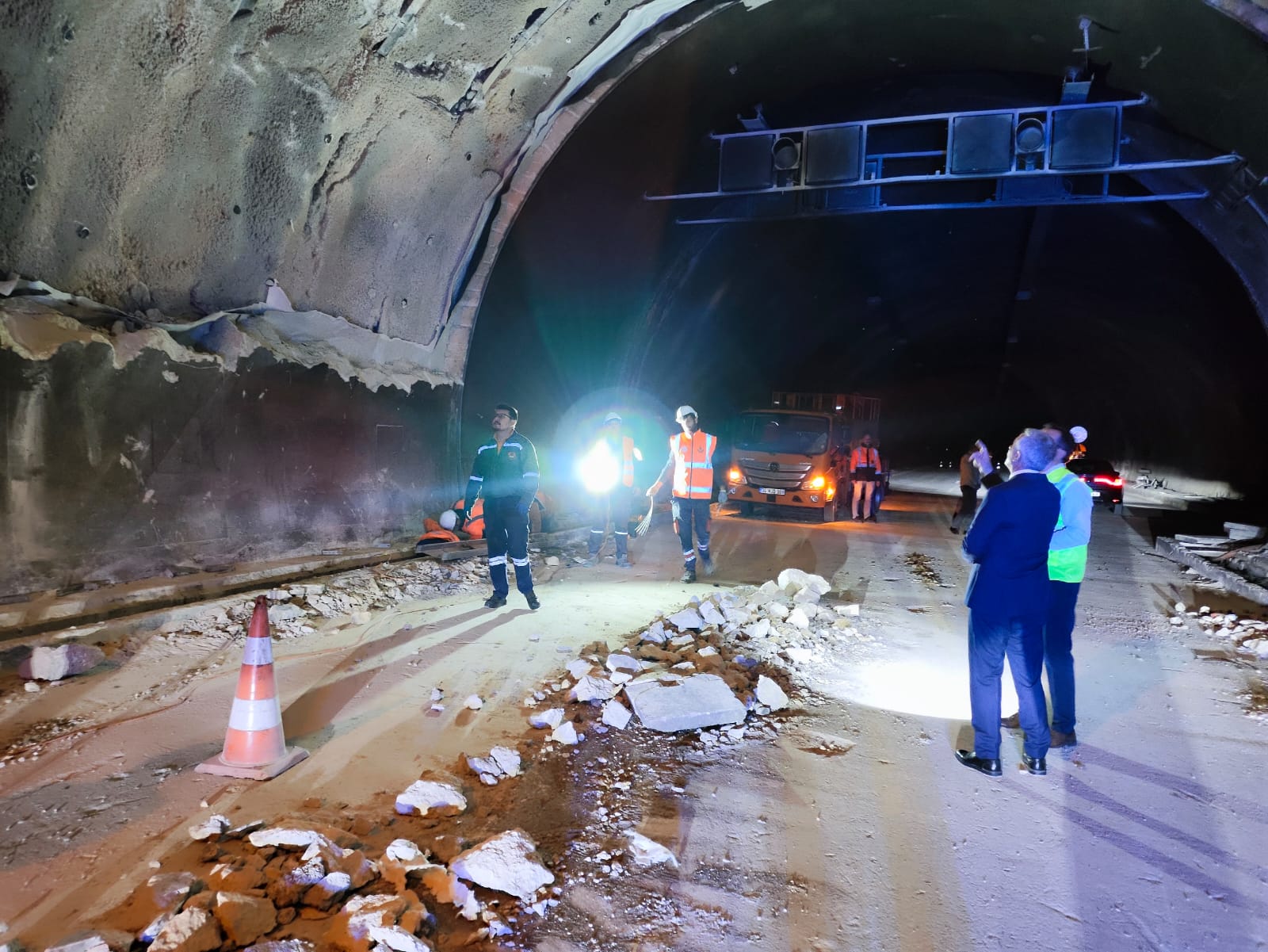 Vali Ünlüer, Âşık Mahzuni Şerif Tüneli’ndeki Çalışmaları İnceledi 3