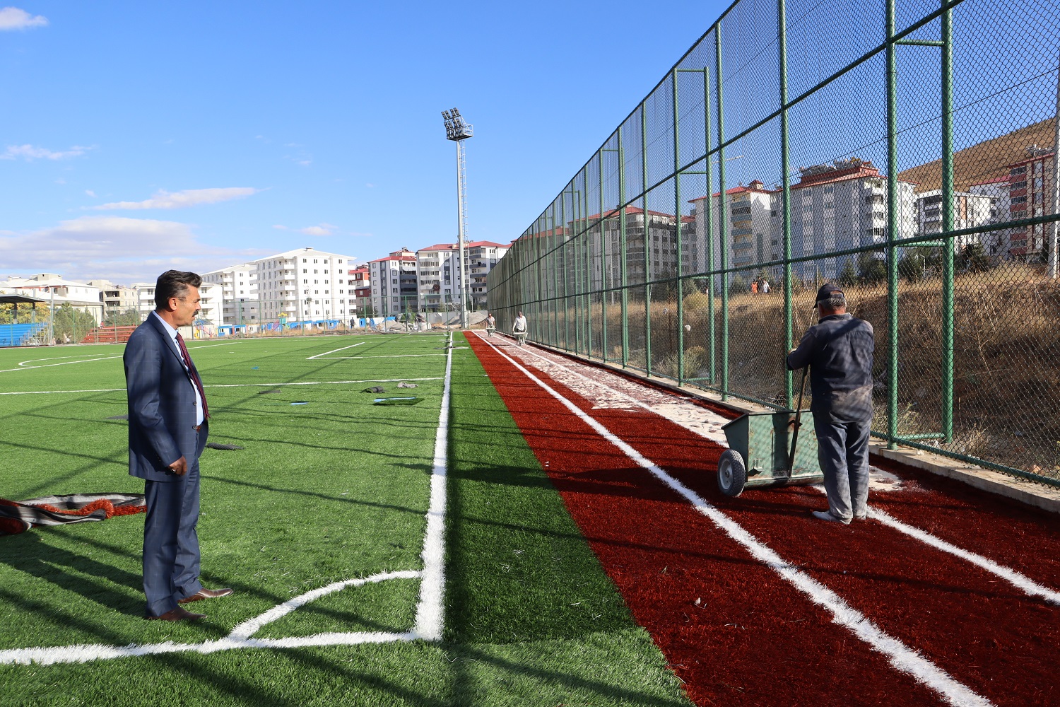 Afşin Futbol Sahası'ndaki Yenileme Çalışmalarında Sona Gelindi (10)