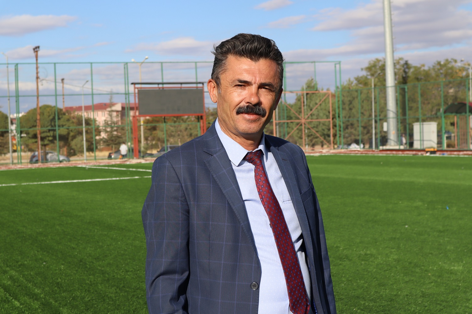 Afşin Futbol Sahası'ndaki Yenileme Çalışmalarında Sona Gelindi (7)