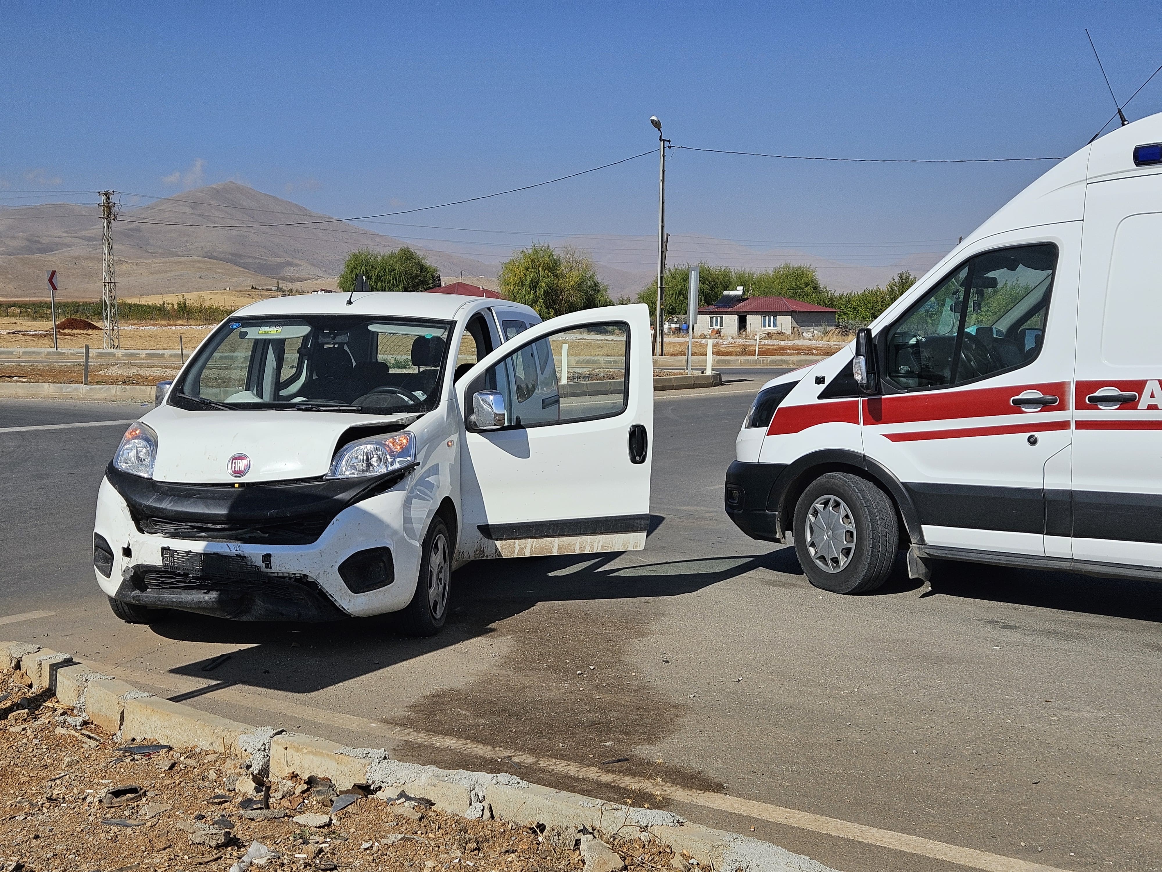 Afşin’de Çevre Yolunda Trafik Kazası 2 Yaralı2