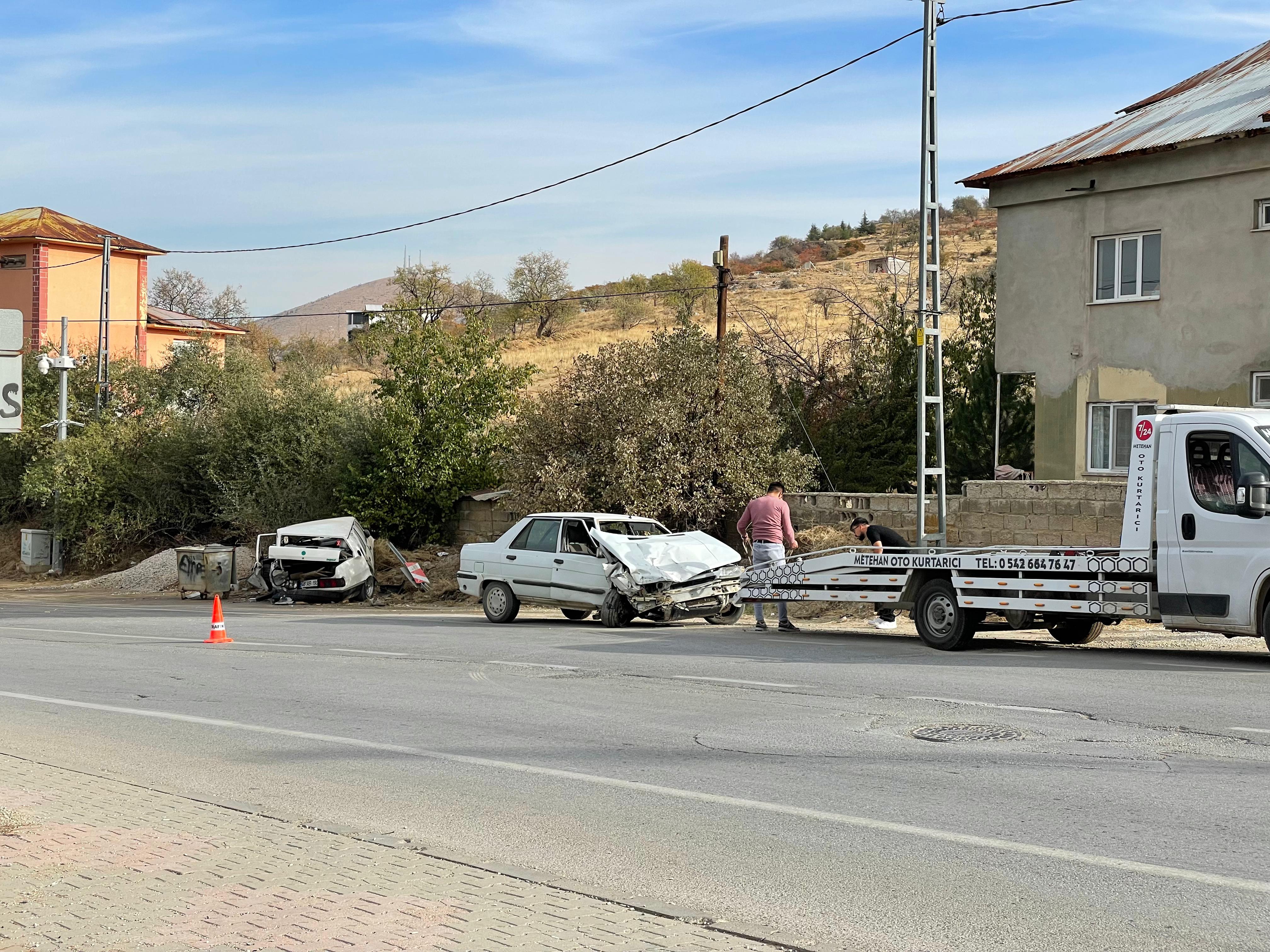 Afşin’de Hastane Yolunda Feci Kaza 4 Yaralı1