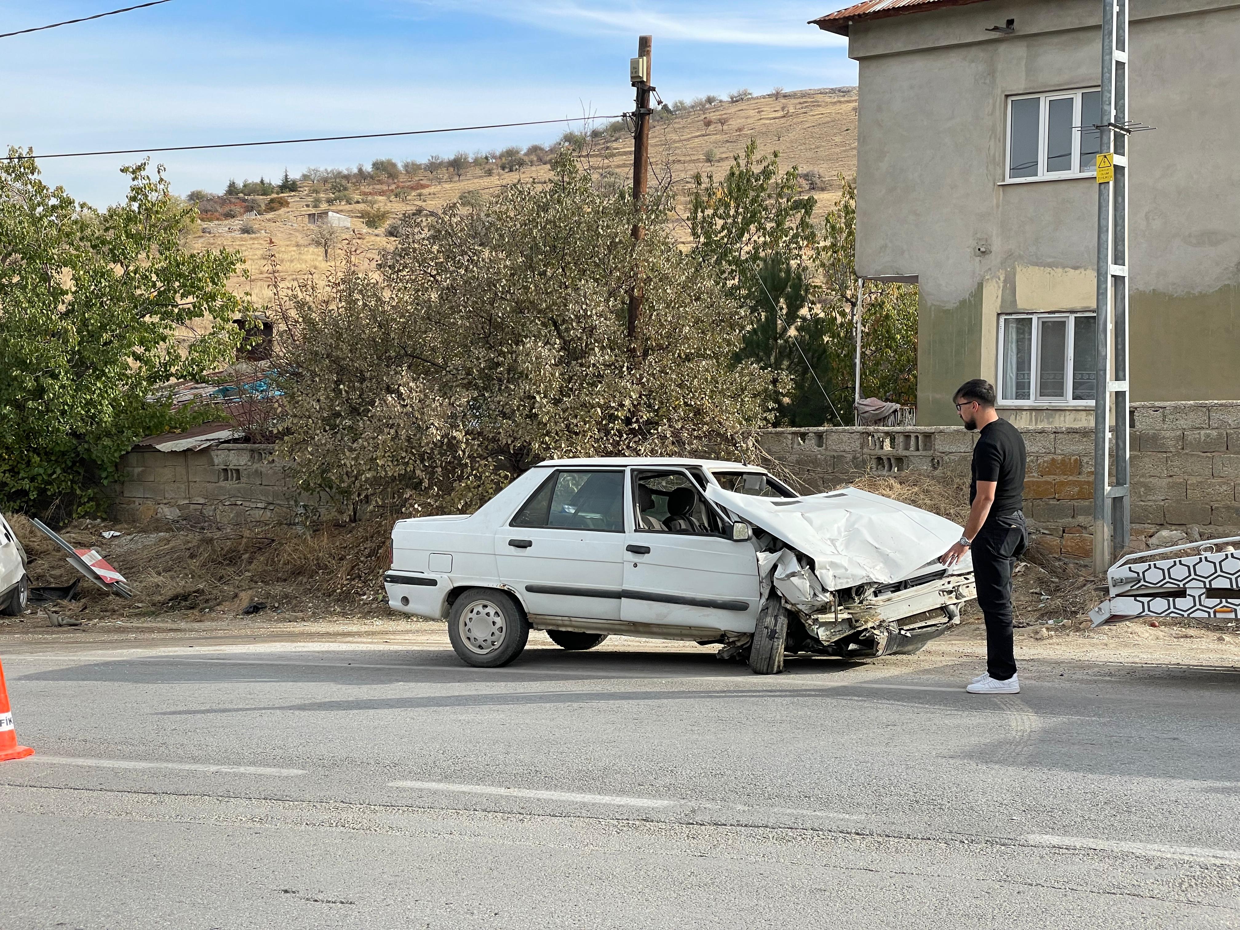 Afşin’de Hastane Yolunda Feci Kaza 4 Yaralı2