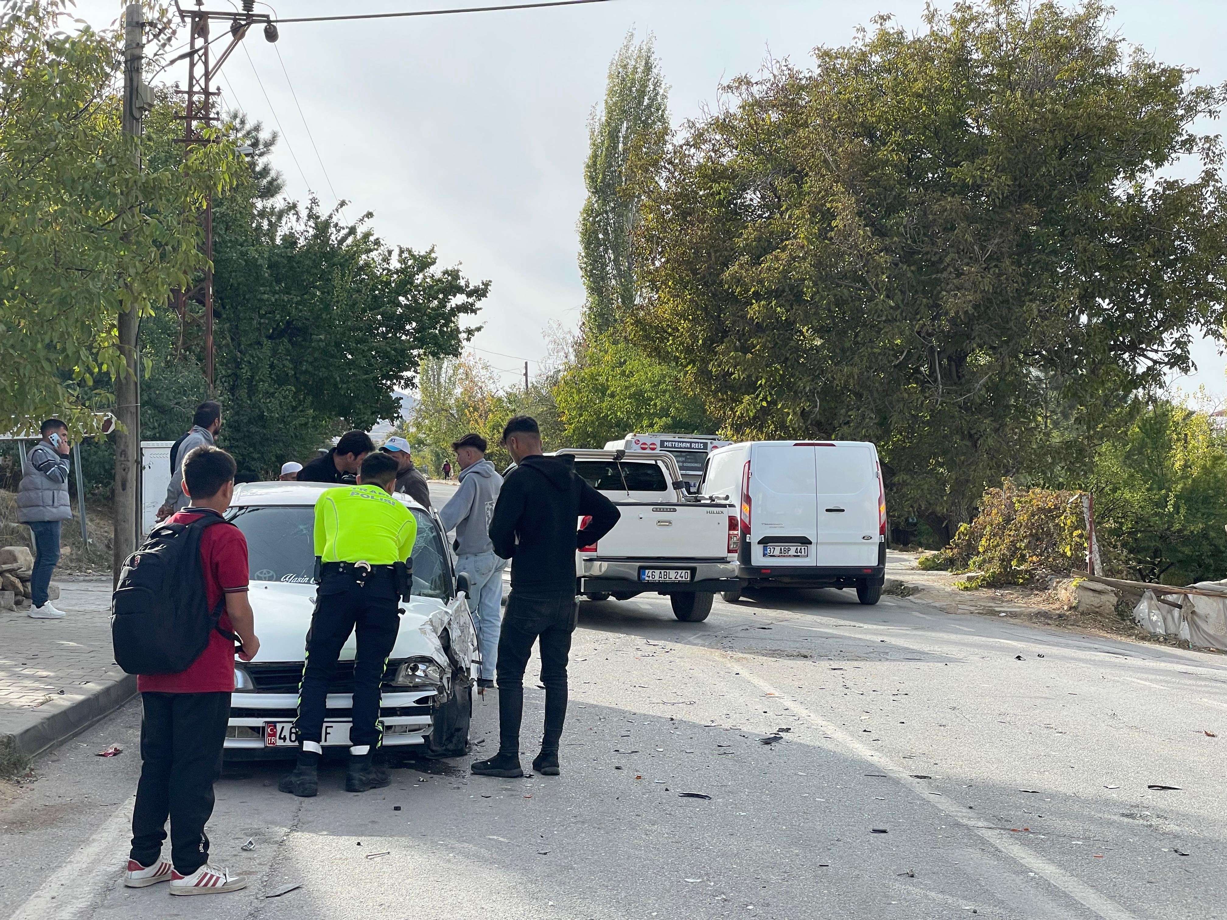 Afşin’de Maddi Hasarlı Kaza Meydana Geldi7