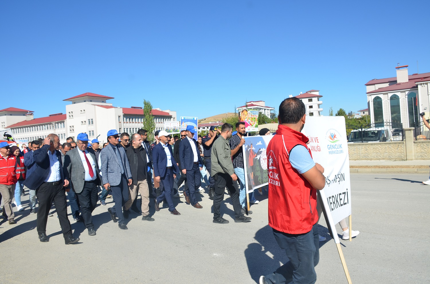 Afşin’de “Sağlık İçin Harekete Geç” Yürüyüşü Düzenlendi (2)