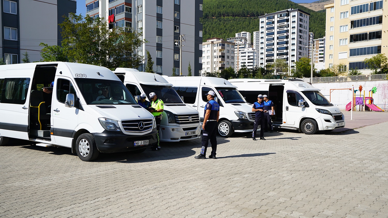 Büyükşehir Zabıtası Öğrencilerin Konforlu Ulaşımı İçin Görev Başında (2)