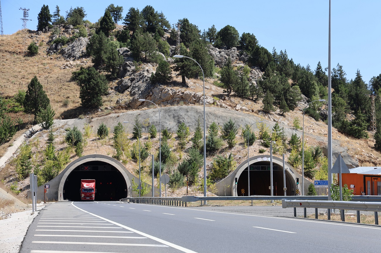 Edebiyat Yolu'ndan 4 Yılda 10 Milyon Araç Geçti (3)