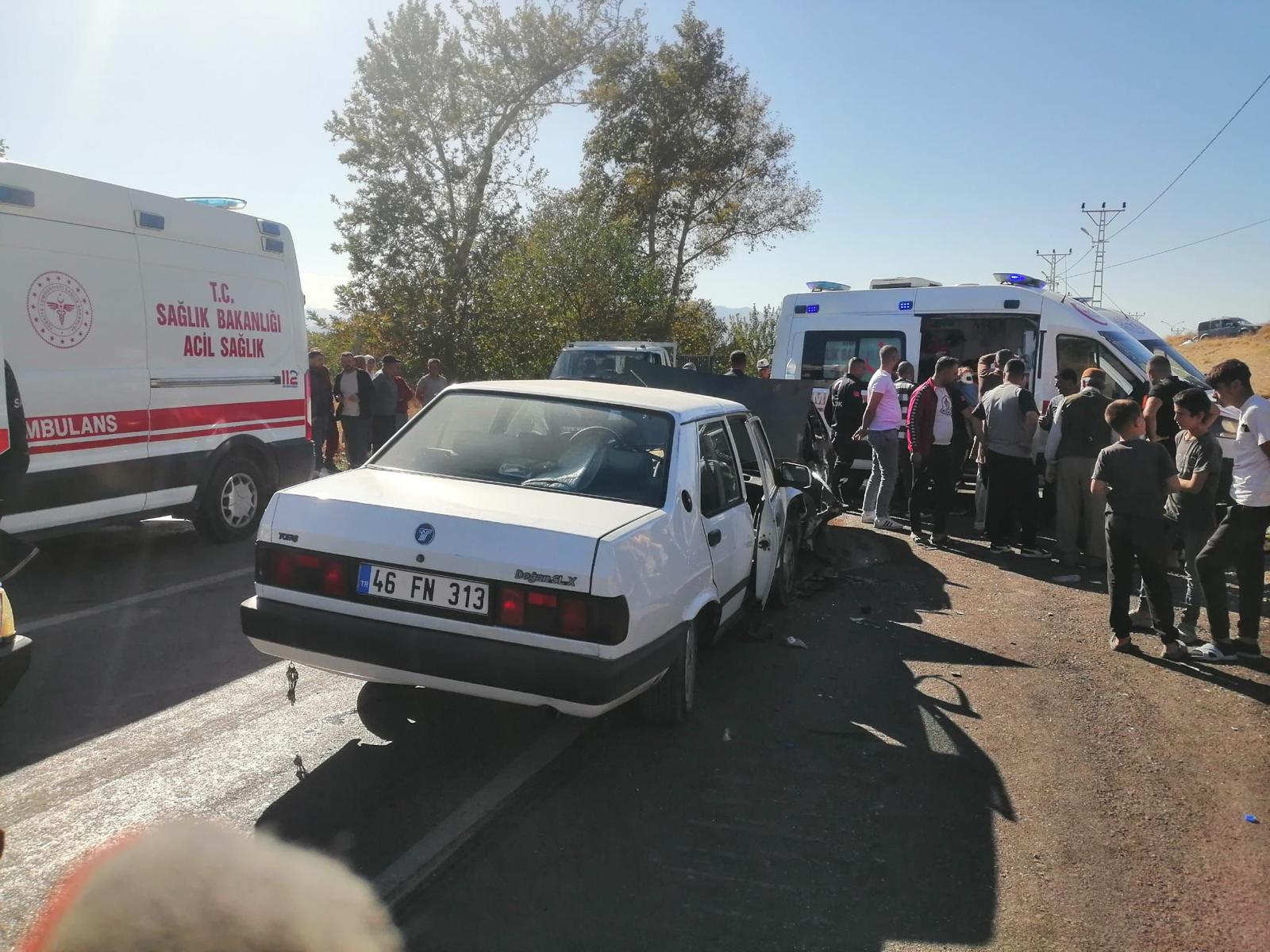 Kahramanmaraş’ta İki Otomobil Kafa Kafaya Çarpıştı 6 Yaralı1