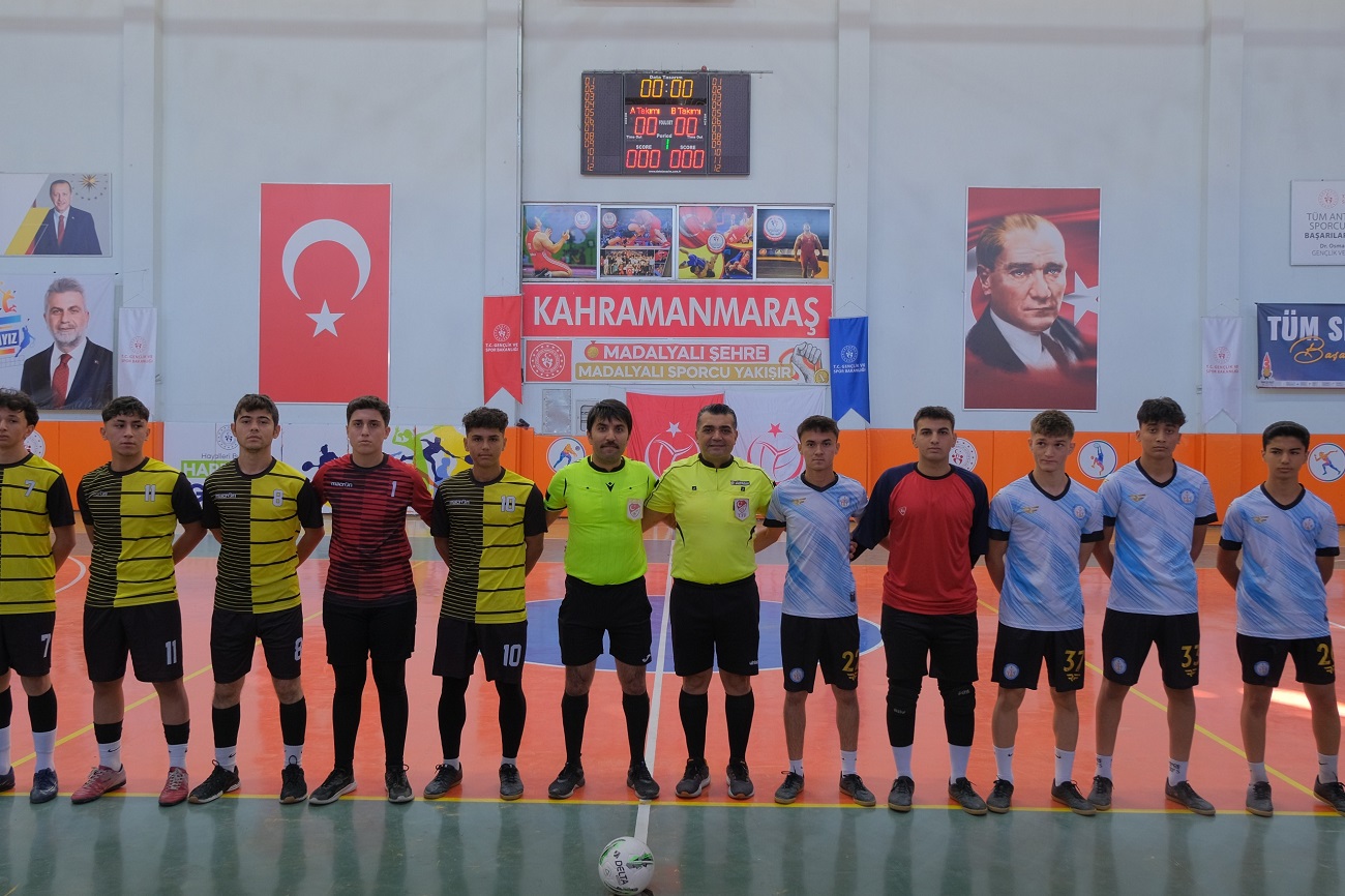 Onikişubat Belediyesi’nin Cumhuriyet Spor Şöleni’nde Futsal Heyecanı Başladı (2)