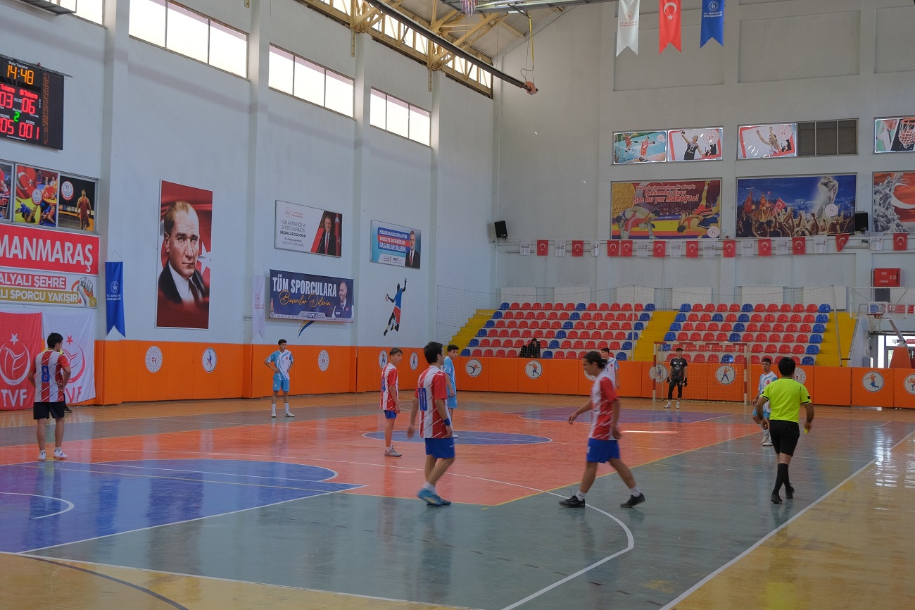 Onikişubat Belediyesi’nin Cumhuriyet Spor Şöleni’nde Futsal Heyecanı Başladı (3)