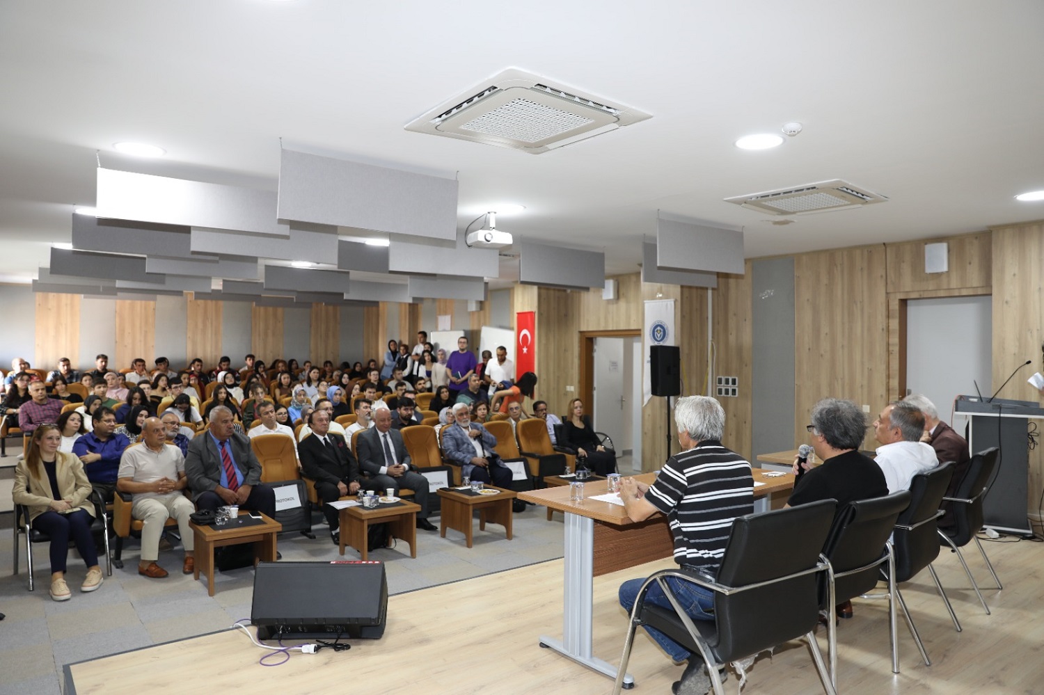 Türk Şiiri’nin Beyaz Kartalı Bahaettin Karakoç İstiklal Üniversitesi’nde Anıldı (8)