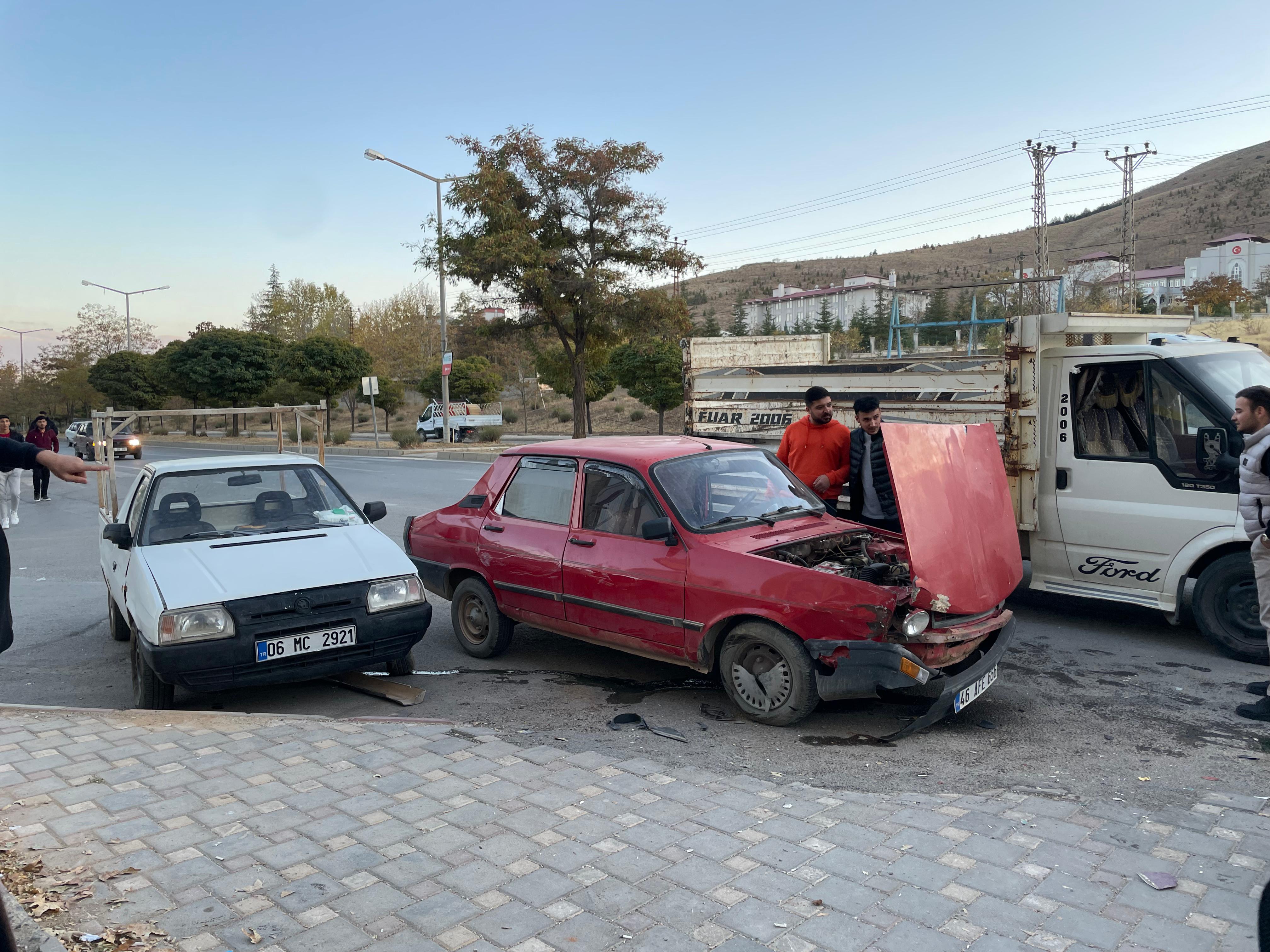 Afşinbey Caddesi’nde Zincirleme Kaza Meydana Geldi