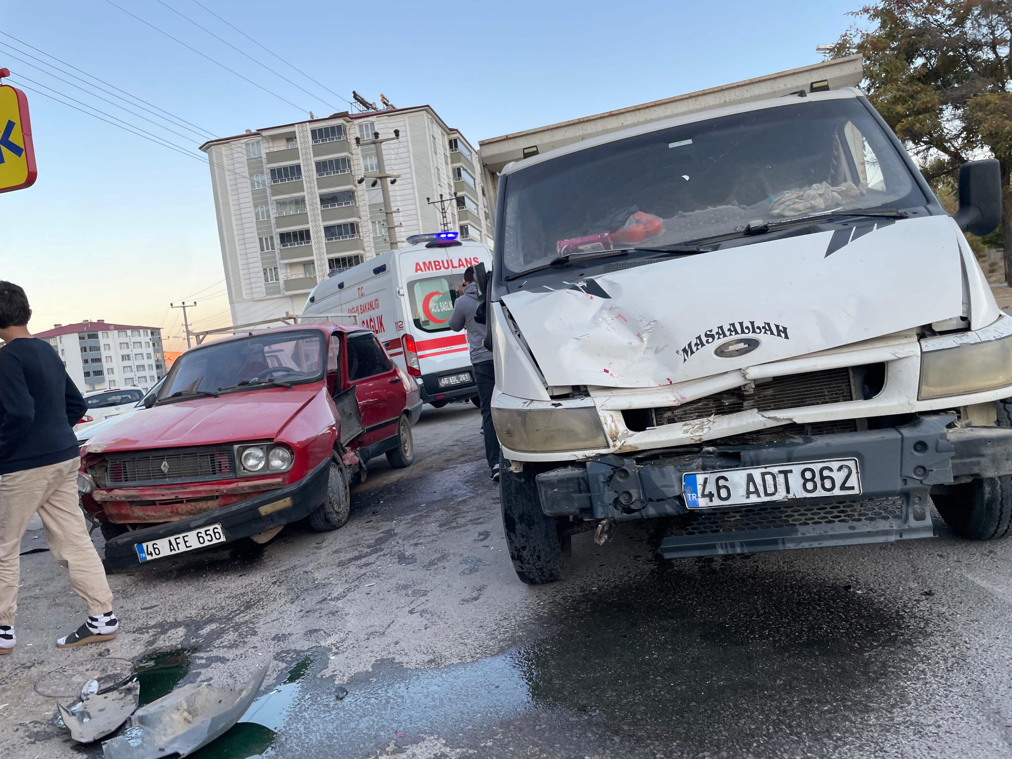 Afşinbey Caddesi’nde Zincirleme Kaza Meydana Geldi2