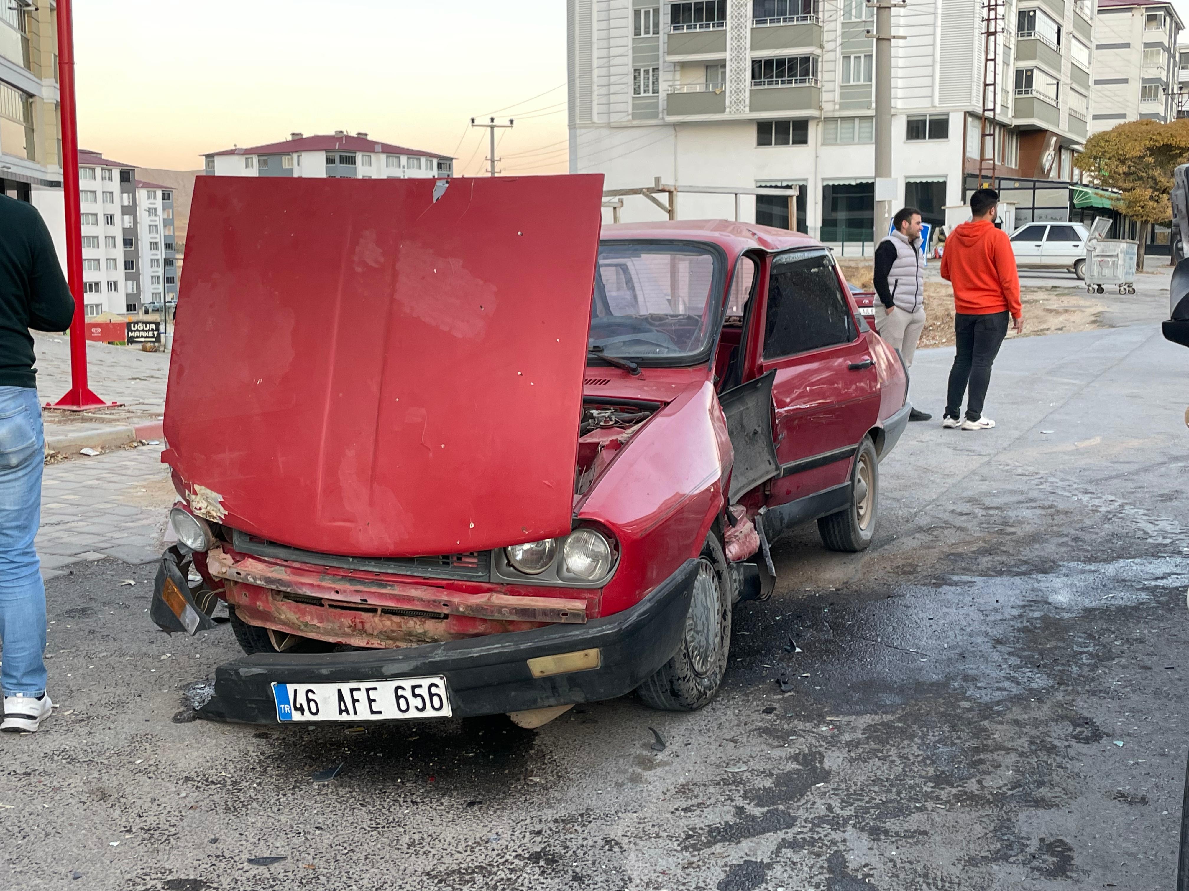 Afşinbey Caddesi’nde Zincirleme Kaza Meydana Geldi3