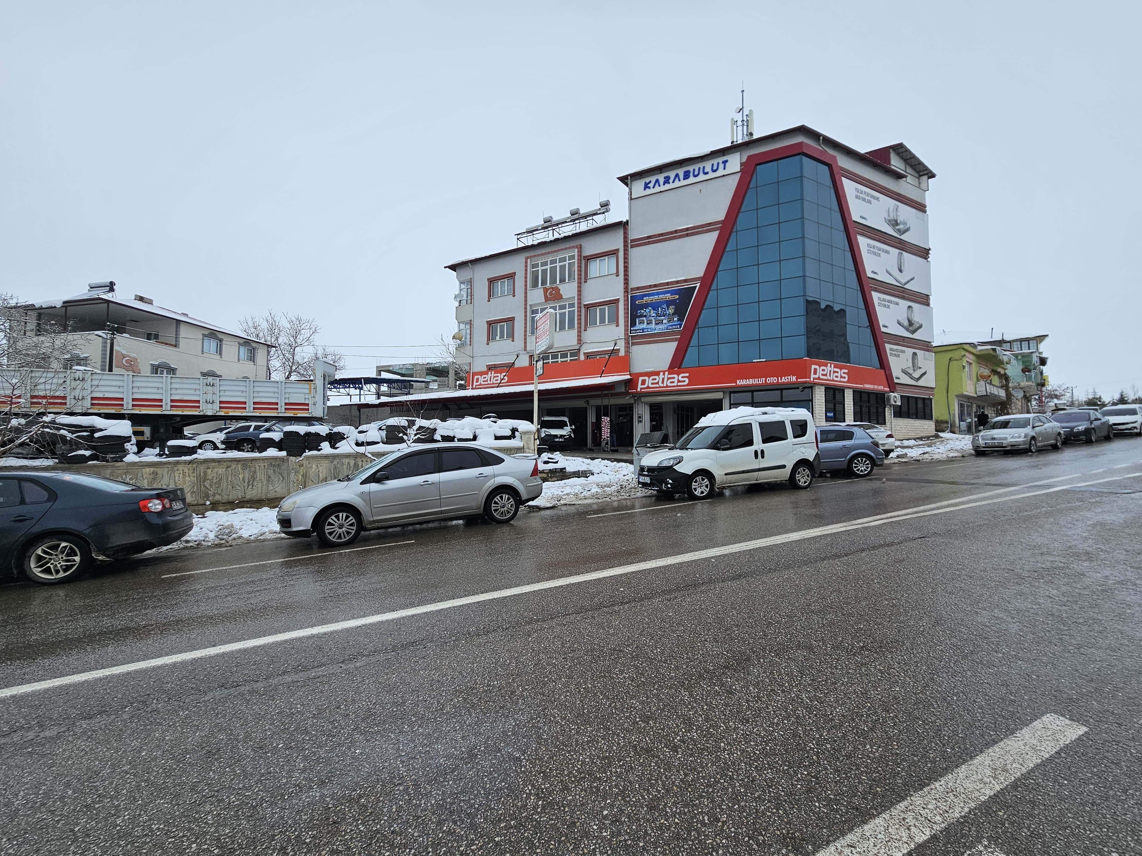 Afşin’de Lastikçilerde Kış Yoğunluğu Sürüyor1