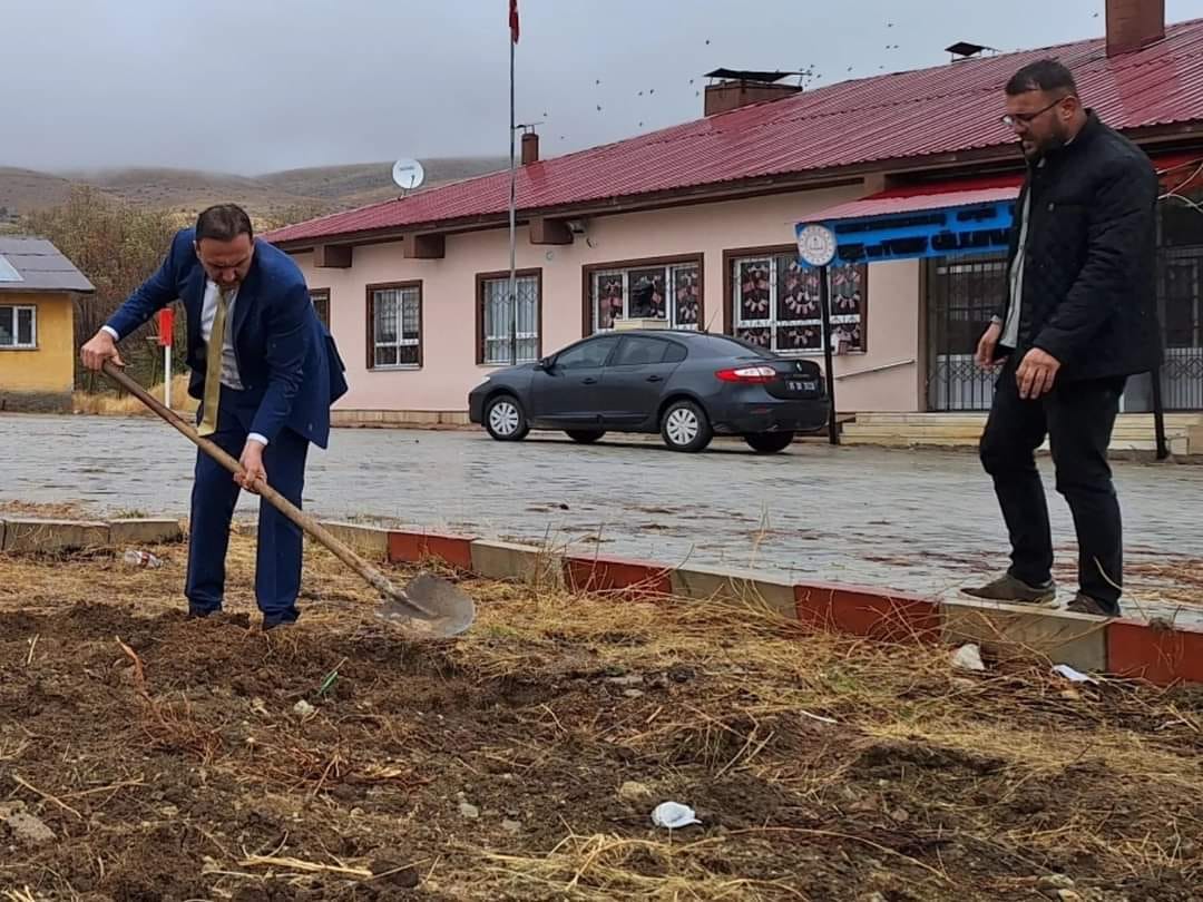 Afşin’de Öğretmenler Günü Anısına Fidan Dikildi1