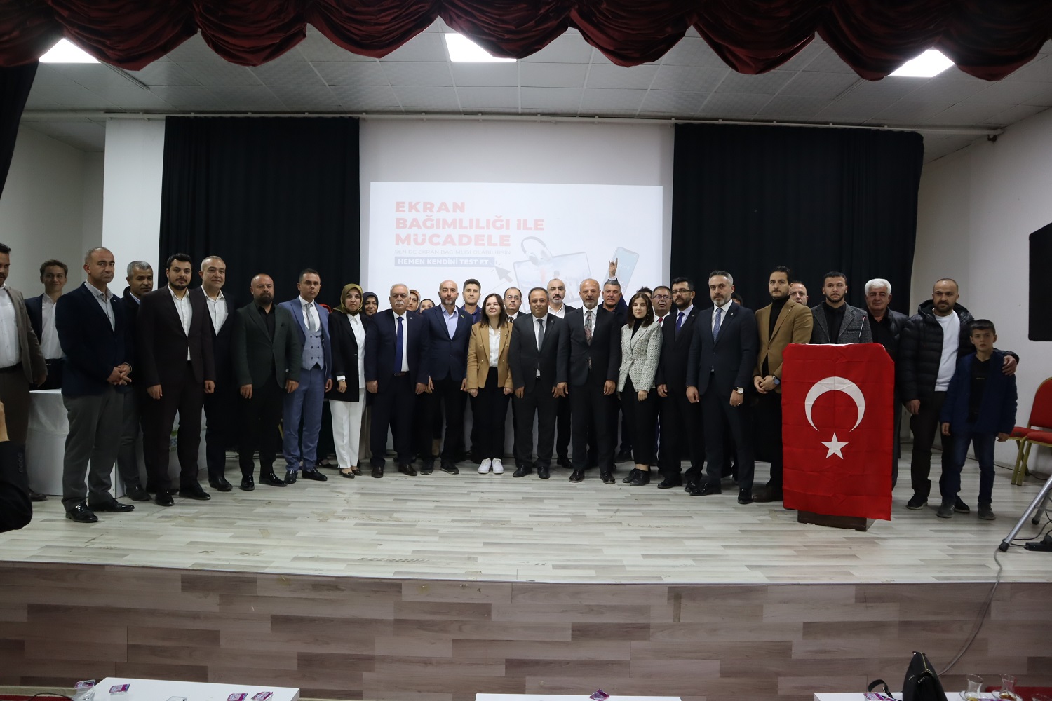 Afşin’de Teknoloji Bağımlılığına Karşı Bilinçlendirme Konferansı Düzenlendi (1)