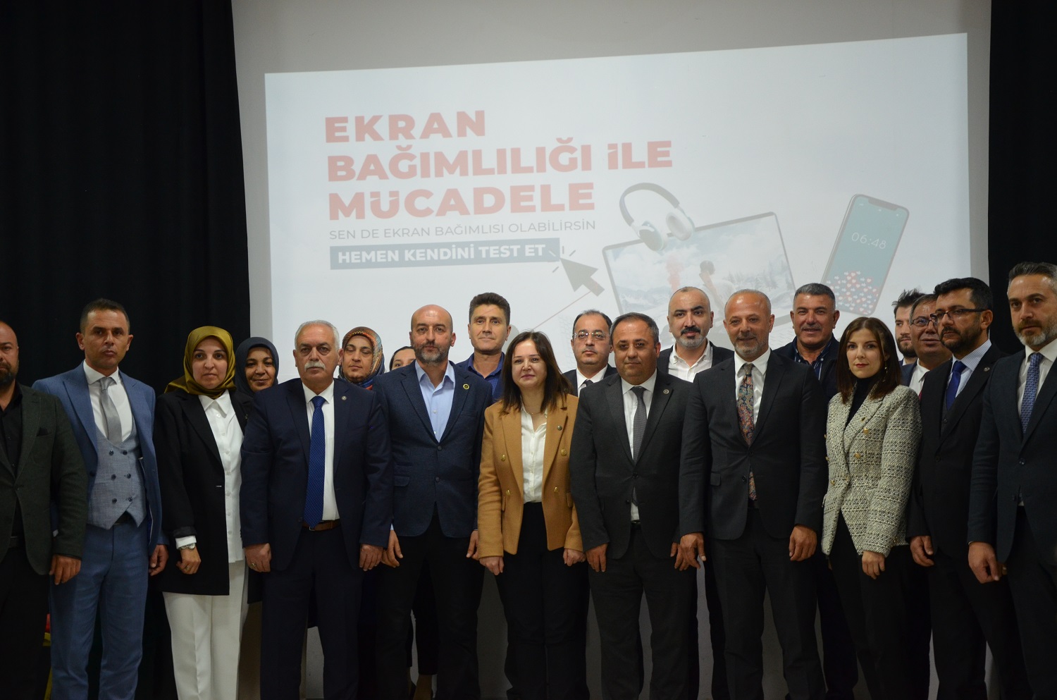 Afşin’de Teknoloji Bağımlılığına Karşı Bilinçlendirme Konferansı Düzenlendi (15)