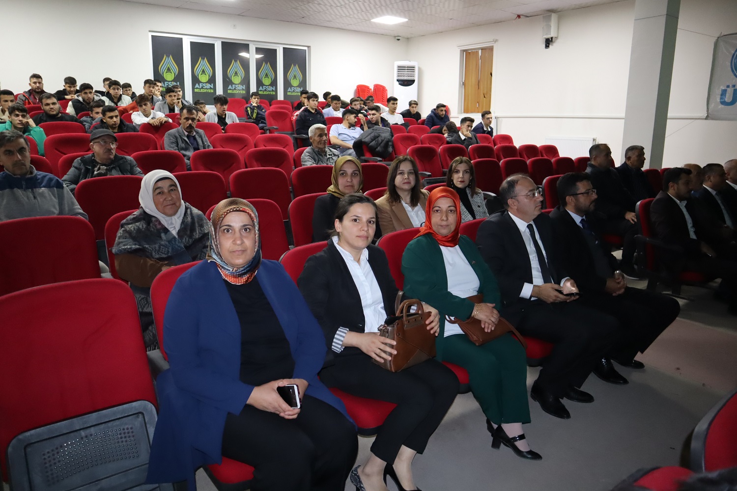 Afşin’de Teknoloji Bağımlılığına Karşı Bilinçlendirme Konferansı Düzenlendi (2)