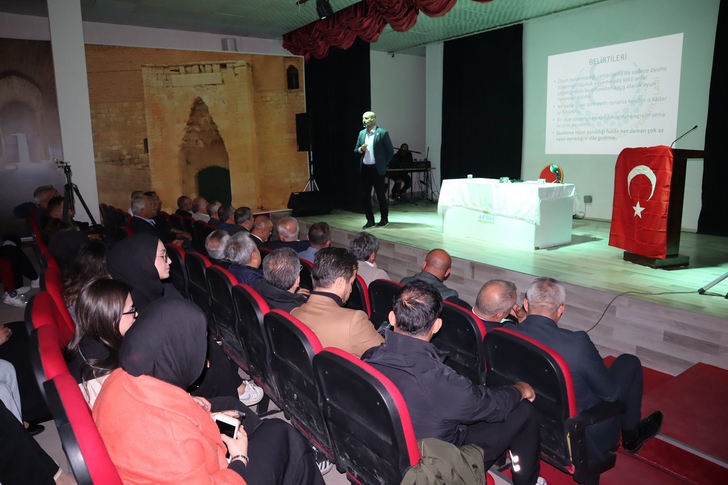 Afşin’de Teknoloji Bağımlılığına Karşı Bilinçlendirme Konferansı Düzenlendi (3)