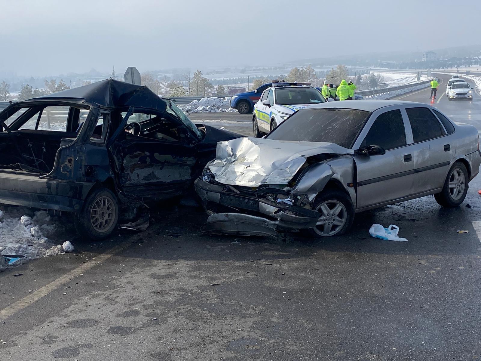 Afşin'de Trafik Kazası 1 Ölü 4 Yaralı1