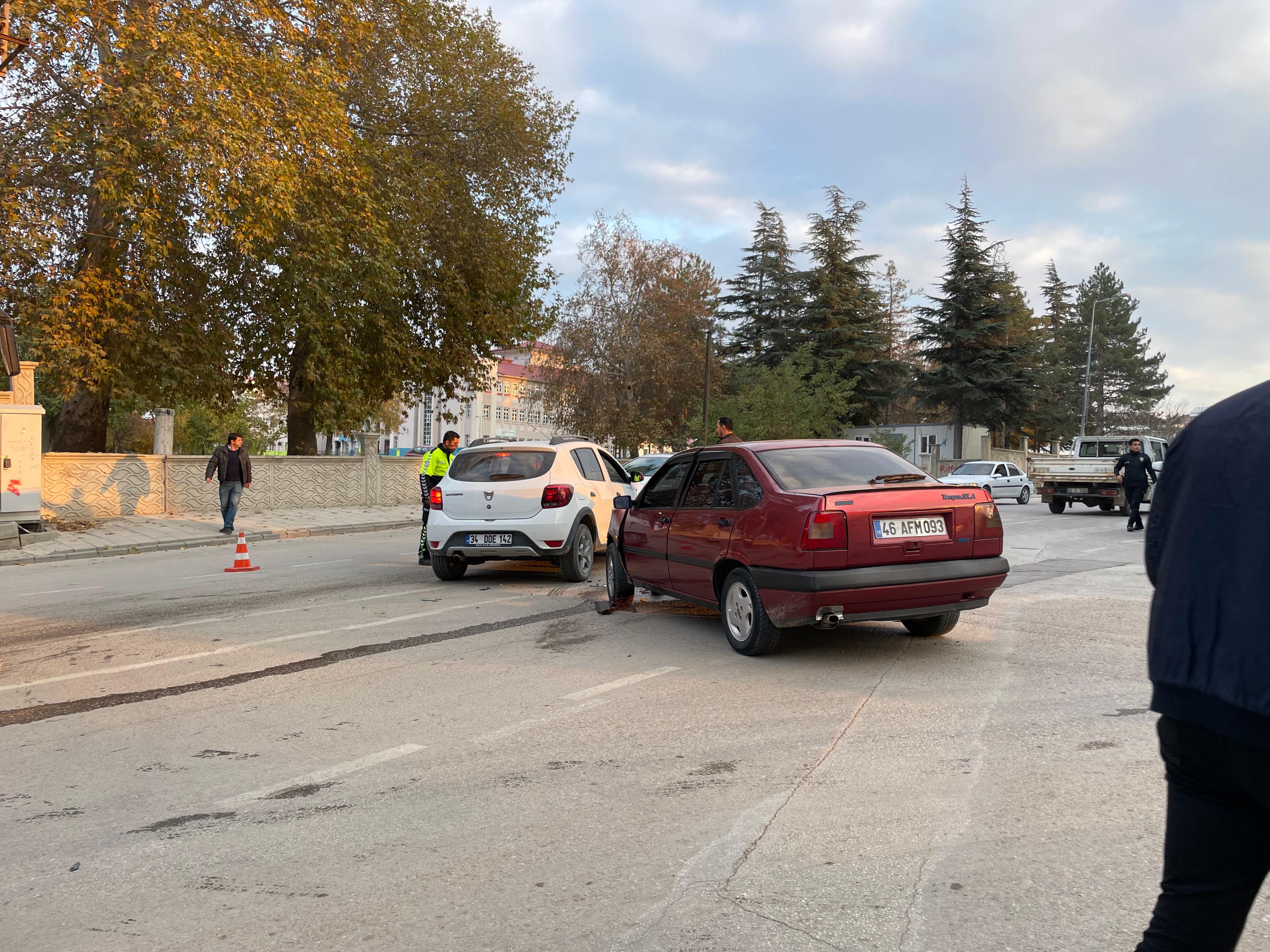 Afşin’de Trafik Kazası Meydana Geldi 1 Hafif Yaralı4